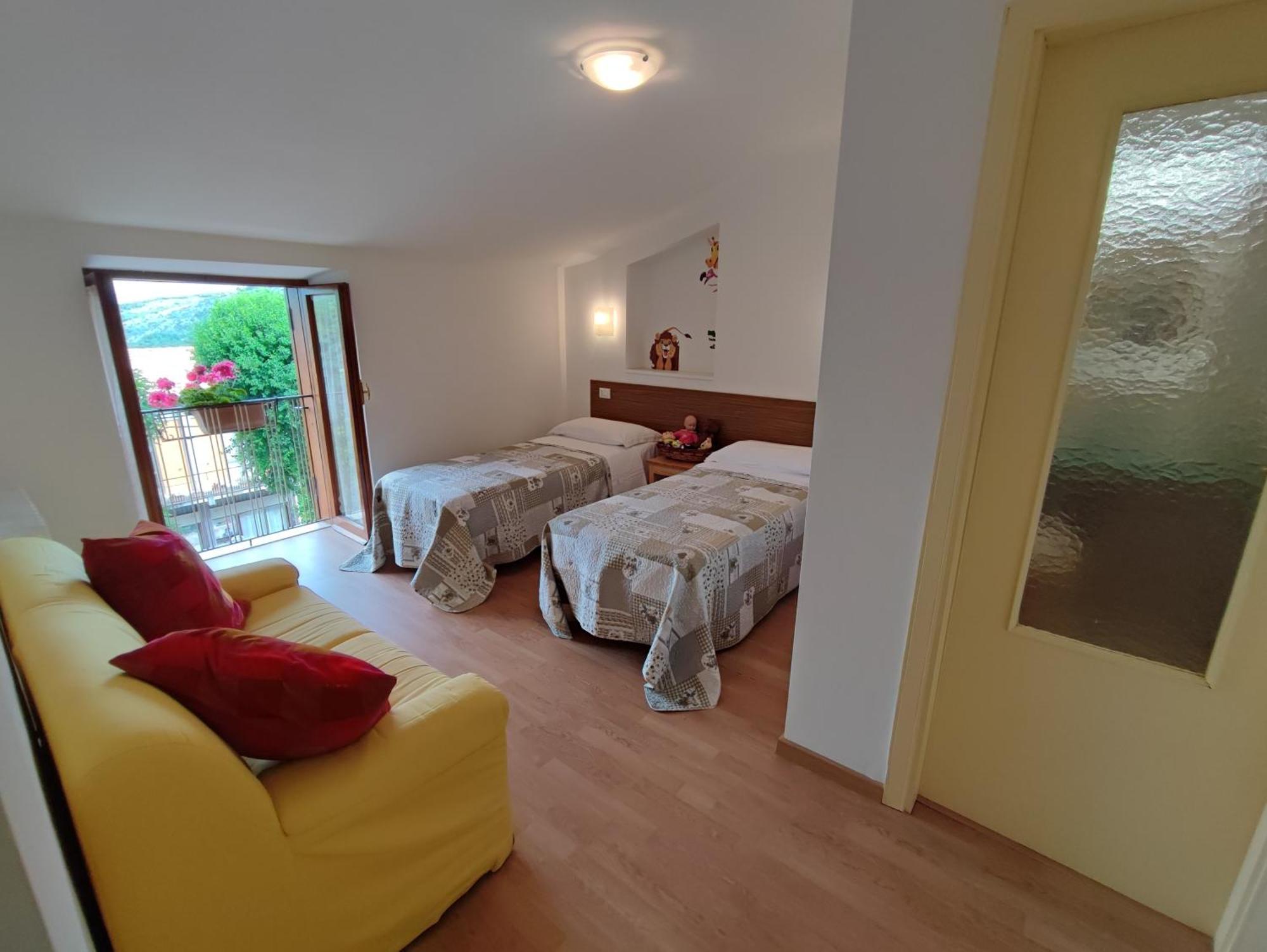 Amoroso'S House, Affittacamere การามานิโก แตร์เม ภายนอก รูปภาพ